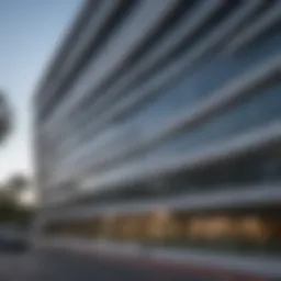 The exterior view of Clinica Internacional de las Carolinas showcasing its modern architecture.